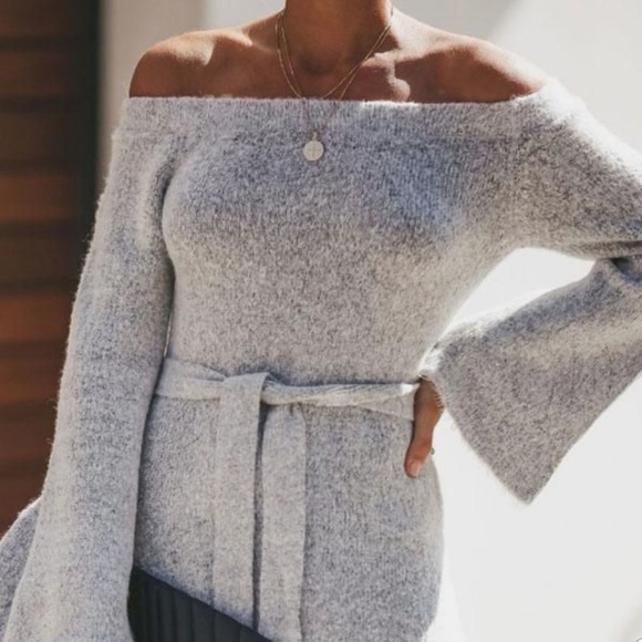 Beautiful off the shoulders dress in heather grey - Picture 2 of 3